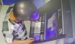 Từ vụ người đàn ông lấy 128 triệu đồng bị bỏ quên tại ATM, cán bộ ngân hàng khuyến cáo những điều cần nhớ khi giao dịch