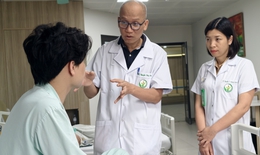Chưa từng có trong y văn: Người bệnh đến viện cấp cứu với 2 chiếc đũa đâm sâu vào 2 mắt