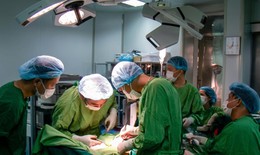 Đau bụng kéo dài bệnh nhân được phát hiện mắc cùng lúc 2 ung thư nguyên phát