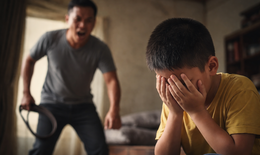 Bố nghi đánh con tử vong ở Lào Cai: Khi 'dạy con' bằng đòn roi vượt lằn ranh