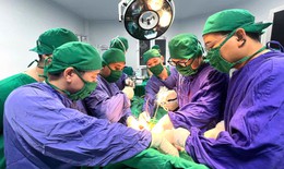 Người phụ nữ phát hiện mang khối u dạ dày kích thước khổng lồ từ triệu chứng bất thường