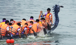 Những nhịp chèo dậy sóng hồ Văn Lang dịp Giỗ Tổ