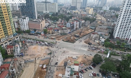 Cận cảnh khu vực cầu vượt Vành đai 1 xung đột với metro số 5 Văn Cao - Hòa Lạc 