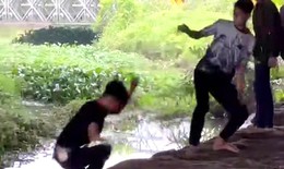 Xôn xao nhóm học sinh dùng gạch, đá, mũ bảo hiểm đánh nam sinh trường nghề