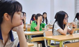 Tỷ lệ chọi lớp 10 Hà Nội vẫn khốc liệt dù 22.000 sĩ tử rời 'đường đua' vào trường công