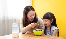Cảnh báo đường ẩn trong bữa sáng và nguy cơ với trẻ nhỏ