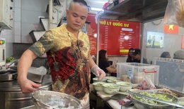 Chủ quán phở kể lại 2 giờ chuẩn bị, hồi hộp đón Tổng thống Hàn Quốc và phu nhân