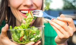 4 thói quen ăn uống đơn giản nhưng lại giúp bạn kiểm soát cân nặng