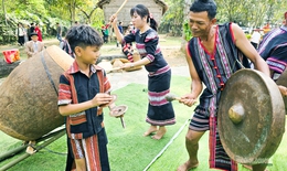 Theo nhịp cồng chiêng vào lễ cầu an của người S'tiêng