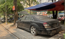 Hà Nội: Cận cảnh Mercedes S63 'nằm im' một thập kỷ, công an đang tìm chủ nhân