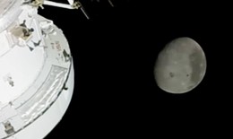 Phi hành đoàn Artemis II choáng ngợp trước khung cảnh từ không gian bên kia Mặt Trăng