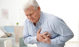 Vì sao người cao tuổi hay bị tụt huyết áp khi thay đổi thời tiết?