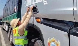 Xe đầu kéo '3 không' chạy trên cao tốc bị phạt 104 triệu đồng