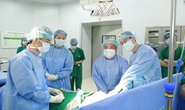 Cô gái 27 tuổi chiến thắng ung thư với 'đường mổ vô hình' không để lại sẹo