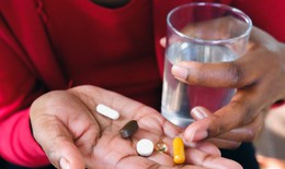 Dấu hiệu cảnh báo cơ thể dư thừa vitamin