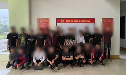 Từ mâu thuẫn đèn pha, 2 nhóm thanh niên mang hung khí hỗn chiến, 3 người nhập viện