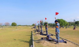 Tổ chức bắn đạn thật cho chiến sĩ mới ở Vùng 4 Hải quân