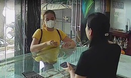 Cướp vàng giữa ban ngày, cặp đôi nhanh chóng tẩu thoát