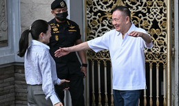 Cựu Thủ tướng Thái Lan Thaksin ra tù trước thời hạn