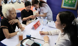 Khám định kỳ miễn phí để phát hiện sớm dấu hiệu bất thường, quản lý sức khỏe liên tục