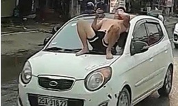 Bố vợ đòi lại xe ô tô, con rể nằm 'ăn vạ' trên nắp capo, hai bố con bị khởi tố