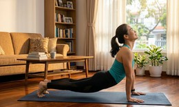 6 bài tập thể dục buổi sáng giúp siết eo hiệu quả sau tuổi 55