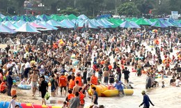 Biển Đồ Sơn chật kín du khách về nghỉ lễ
