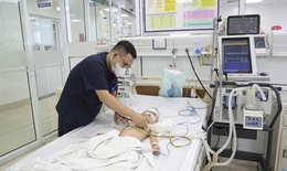 Nhiễm 5 tác nhân hô hấp sau sặc nước, bé 2 tuổi suýt mất mạng