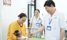 Bé gái 4 tháng tuổi mắc bệnh da hiếm gặp, viêm phổi tái diễn được điều trị ổn định