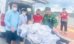 Mở 'luồng xanh’ cho xe cứu thương đưa bệnh nhân sang Trung Quốc điều trị