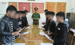 Khởi tố 10 đối tượng ép nạn nhân xuống cống rồi đánh dù nạn nhân đã xin lỗi