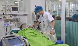 Làm việc giữa trời nắng gắt, nhiều người nhập viện cấp cứu vì sốc nhiệt