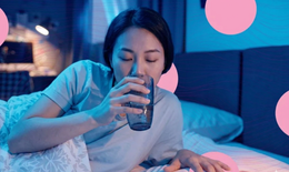 Uống nước trước khi ngủ: Lợi ích và tác hại cần biết