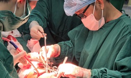 Nam thanh niên bị đứt động mạch cổ được cứu sống ngoạn mục