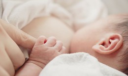Mẹ mắc viêm gan B có cho con bú được không?