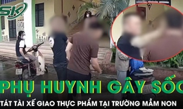 Phụ huynh hung hăng tát tài xế giao thực phẩm tại sân trường mầm non