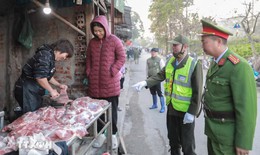 Hà Nội tăng cường xử lý 'chợ cóc' và ùn tắc giao thông