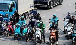 Hà Nội: Số lượng xe xăng 'áp đảo', chuyển đổi xe điện còn nhiều rào cản