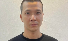Bắt tài xế xe ôm dùng dao đe dọa đôi vợ chồng để ép trả thêm tiền