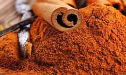 Điều gì xảy ra với đường huyết khi thêm quế vào chế độ ăn uống?