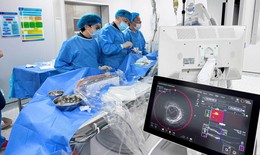 Hẹp 90% động mạch vành, cụ ông vượt qua ca can thiệp khó