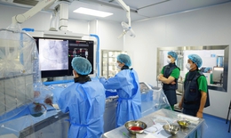 Cứu sống cụ bà 87 tuổi hẹp nặng cả 3 thân động mạch vành nguy kịch