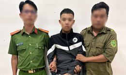 Tạm giữ Đỗ Văn Tĩnh chém cha ruột, ném chai xăng cháy vào lực lượng công an