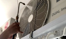 Vệ sinh điều hòa mùa cao điểm, thợ làm không xuể, khách 'mòn mỏi' chờ lịch