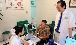 Gần 100 nhà báo, phóng viên được khám, chăm sóc mắt miễn phí