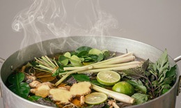Xông lá giải cảm mùa hè: Khi nào nên và không nên áp dụng?