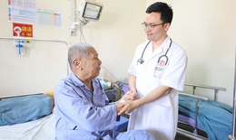Cụ ông 99 tuổi được cứu sống nhờ can thiệp đặt 2 stent mạch vành