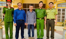 Bất ngờ chạm mặt khỉ đuôi lợn giữa đêm, người dân trình báo kiểm lâm