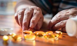 Bổ sung omega 3 cho người già cần lưu ý về liều lượng