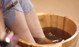 Tác dụng khi ngâm chân nước muối gừng 15 phút mỗi tối